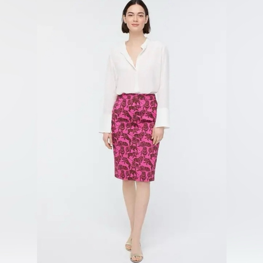 💓Host Pick💓  J Crew Stretch Pencil Skirt No. 2 in Sleepy Lions Print size 8